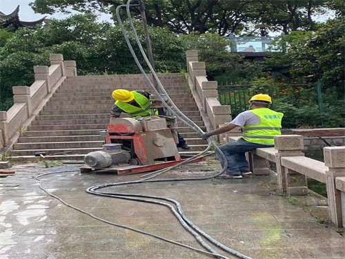 大连地基基础注浆加固水泥比水灰比是多少？